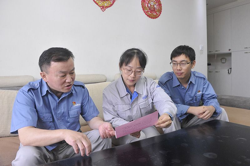 ��˾��ί����չ��ǰ��ů�ļҷá��˶�