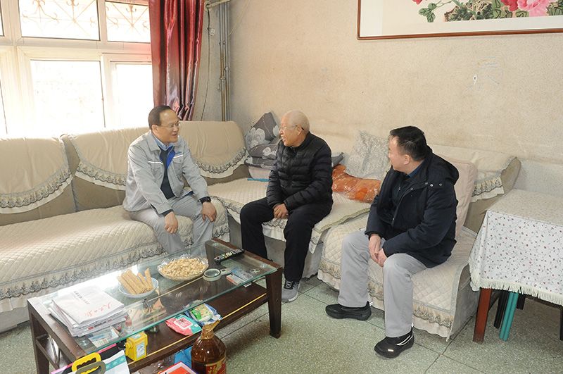 ��˾��ί��չ��ǰ�߷�ο���˶�